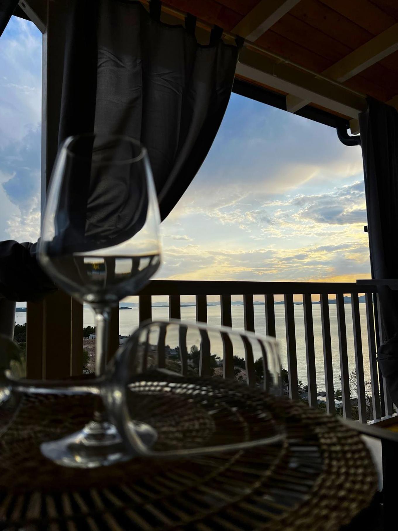 Mobile Skyline - Beautiful Sea View - On The Palm Of The Drage