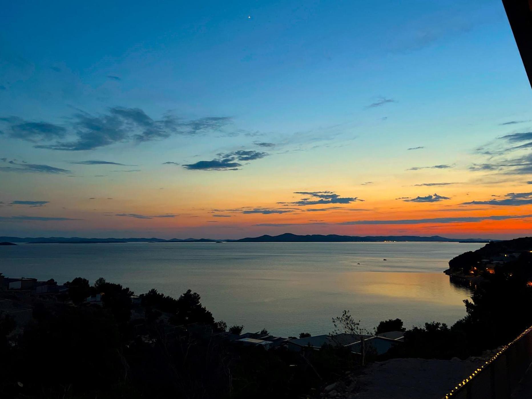 Mobile Skyline - Beautiful Sea View - On The Palm Of The Drage