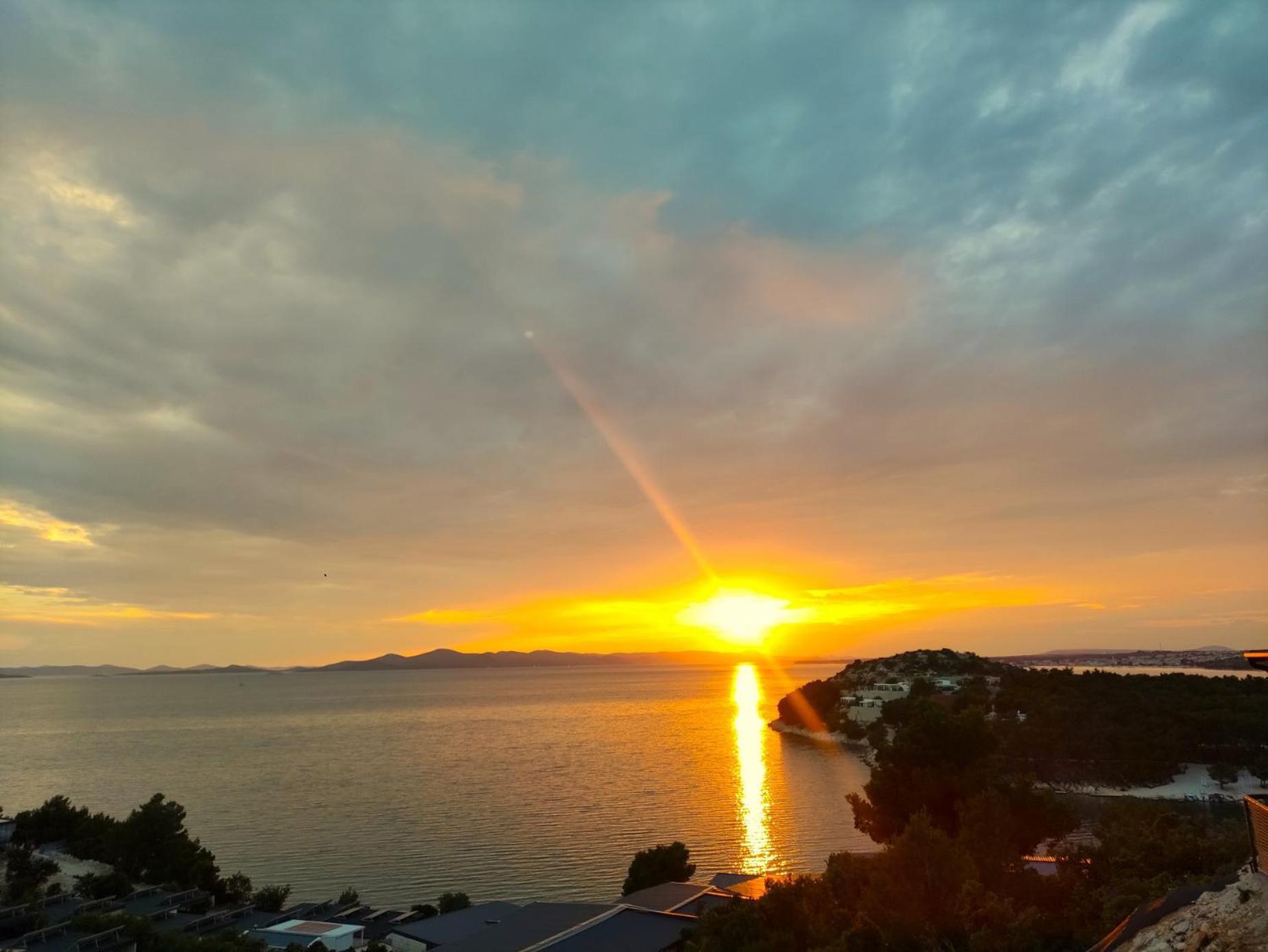 Mobile Skyline - Beautiful Sea View - On The Palm Of The